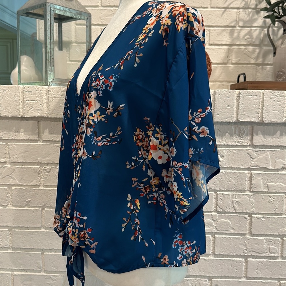 Floral Top Medium - Picture 13 of 16